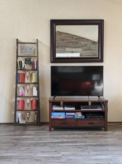 Appartamento Corner Lake Getaway Bella Vista Esterno foto